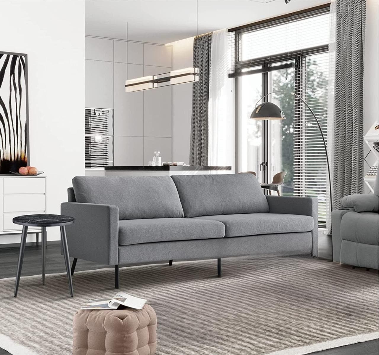 Elegant runt soffbord i marmorerad trädesign