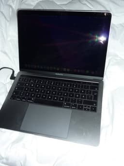 MacBook Pro 13" A1706 + laddare