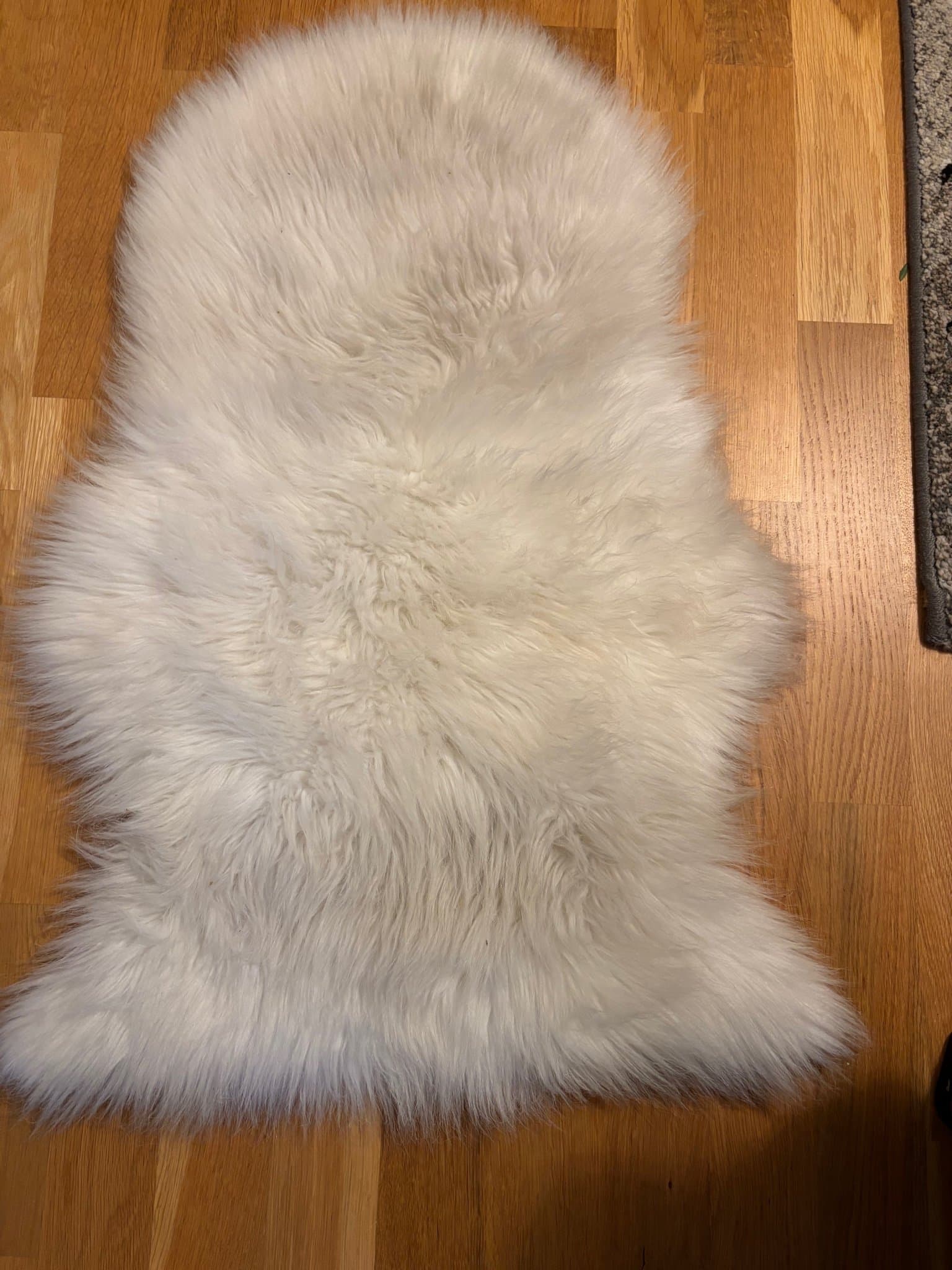 Vit Fårskinnsimitation Matta.