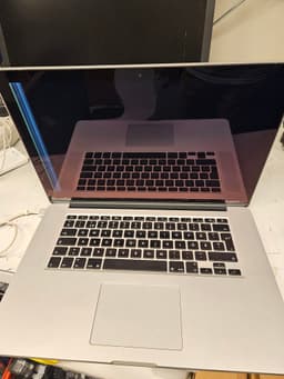 MacBook Pro 2012 - i7-4770HQ - Defekt skärm