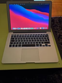 MacBook Air 13 tum 4gb ram 256gb ssd