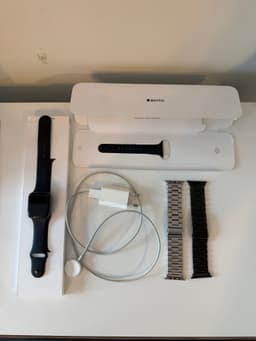 Apple Watch Series 5 44 mm GPS + Cellular