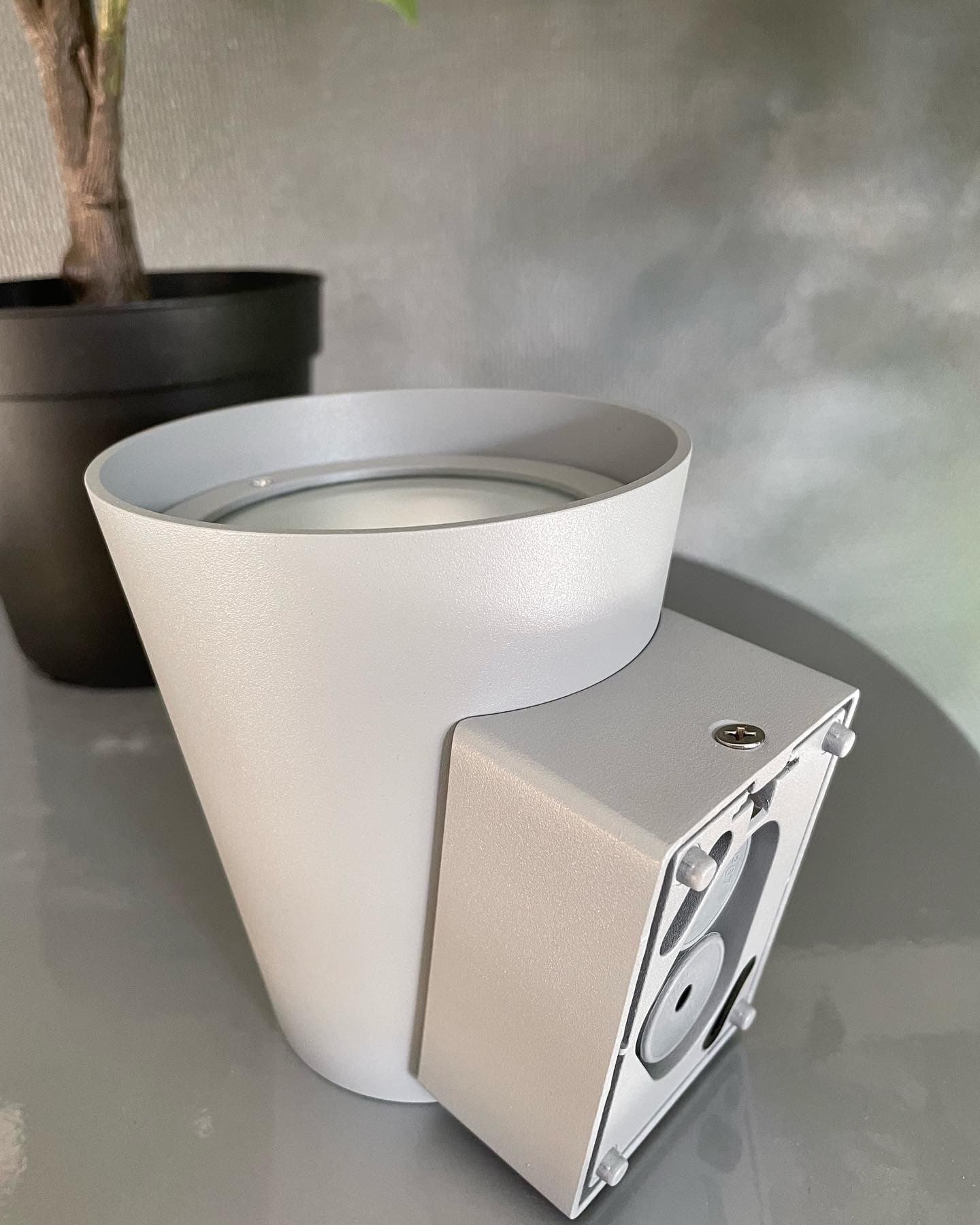 Fasadarmatur Hide-a-lite Cone LED, grå – nya i kartong