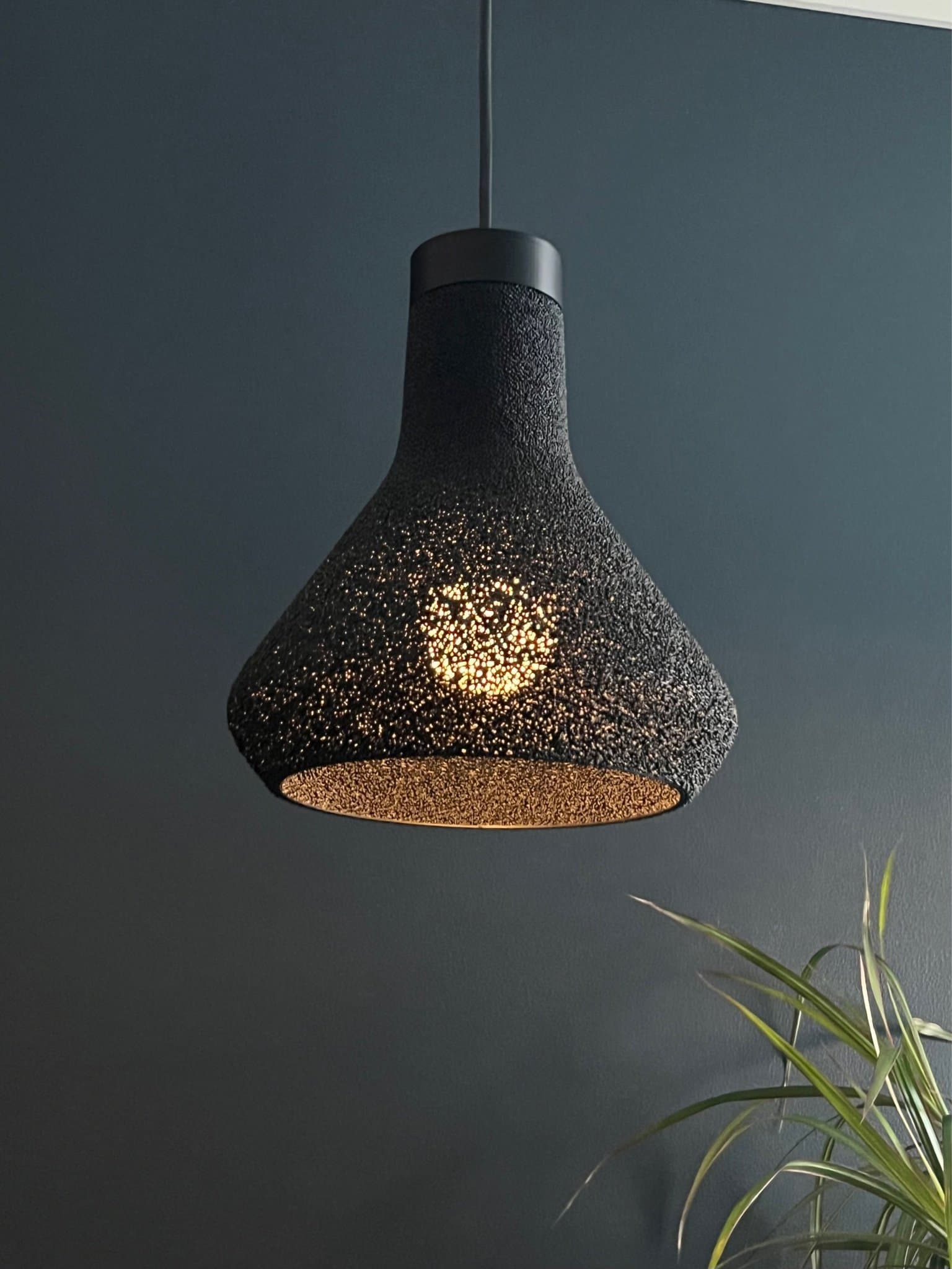 Lampan Mossa - Lampskärm i skandinavisk design med organiskt ljusspel