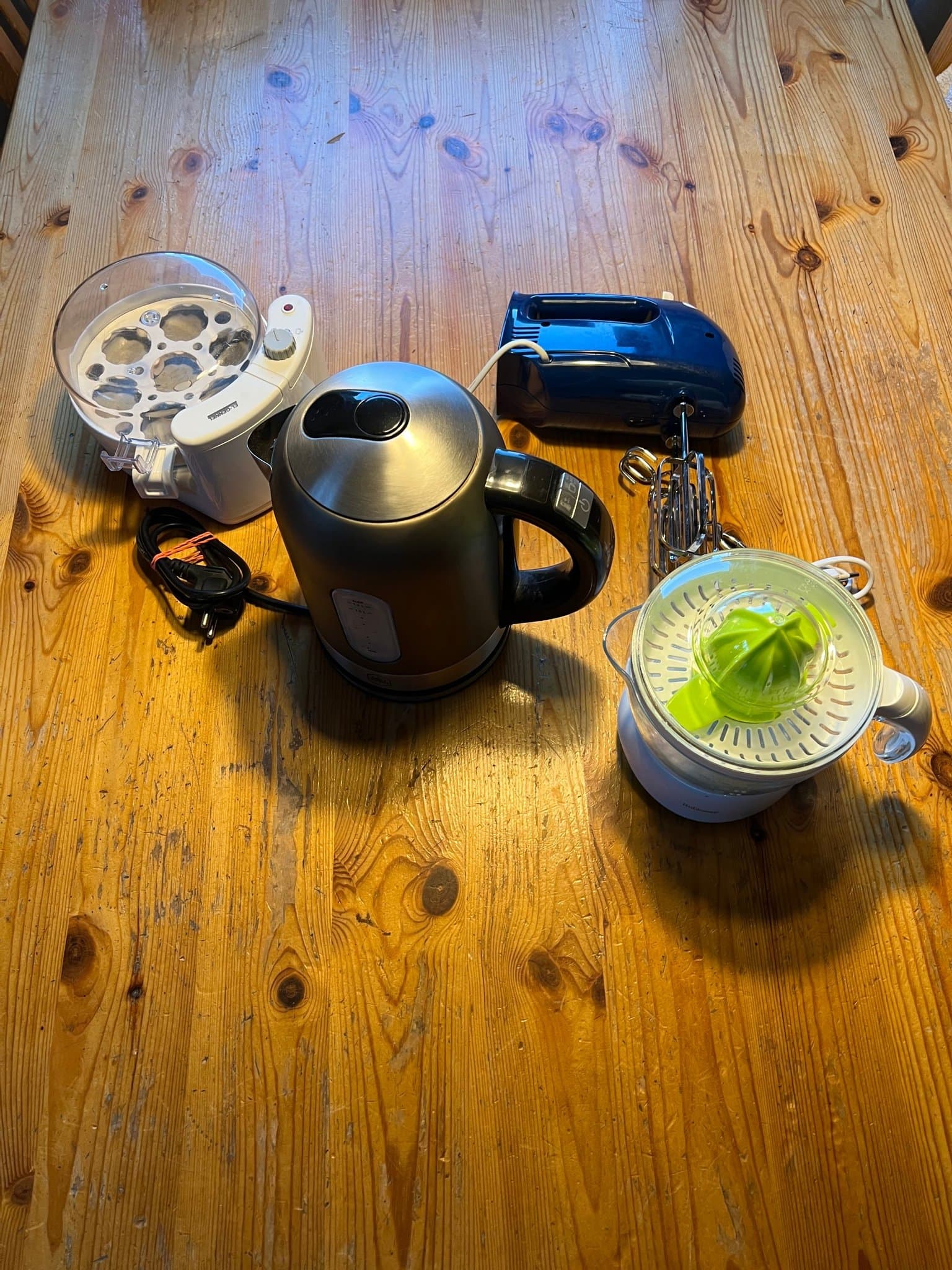 Köksmaskiner - Vattenkokare, Äggkokare, Citruspress, Elvisp