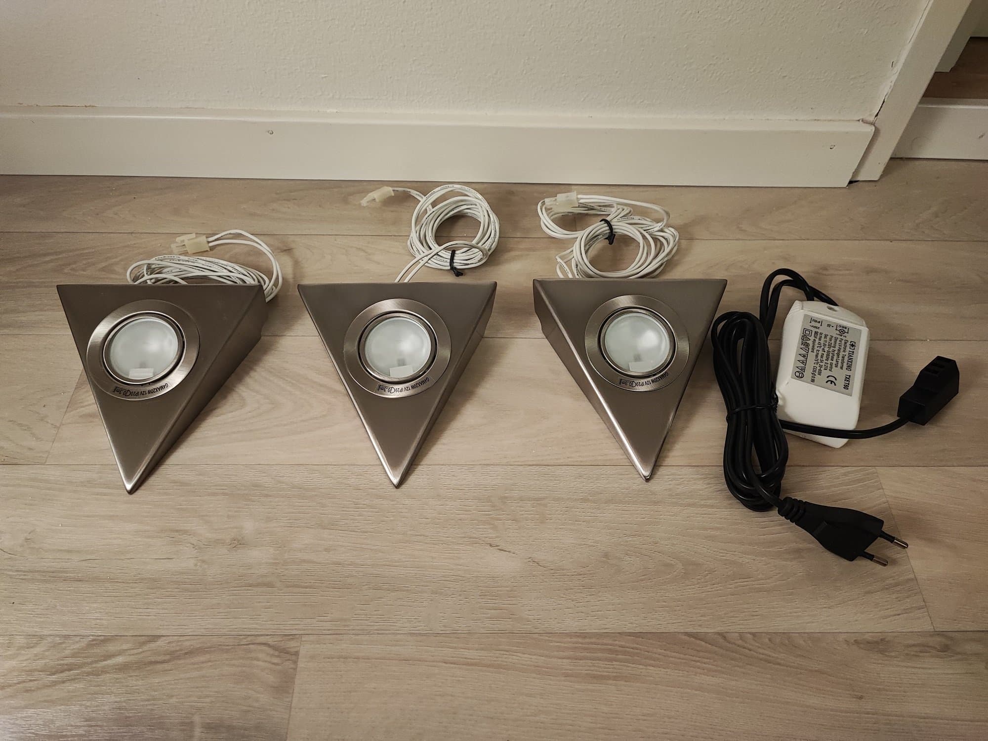 Tre stycken Nordlux Triangel spotlights i borstat stål + Transformator