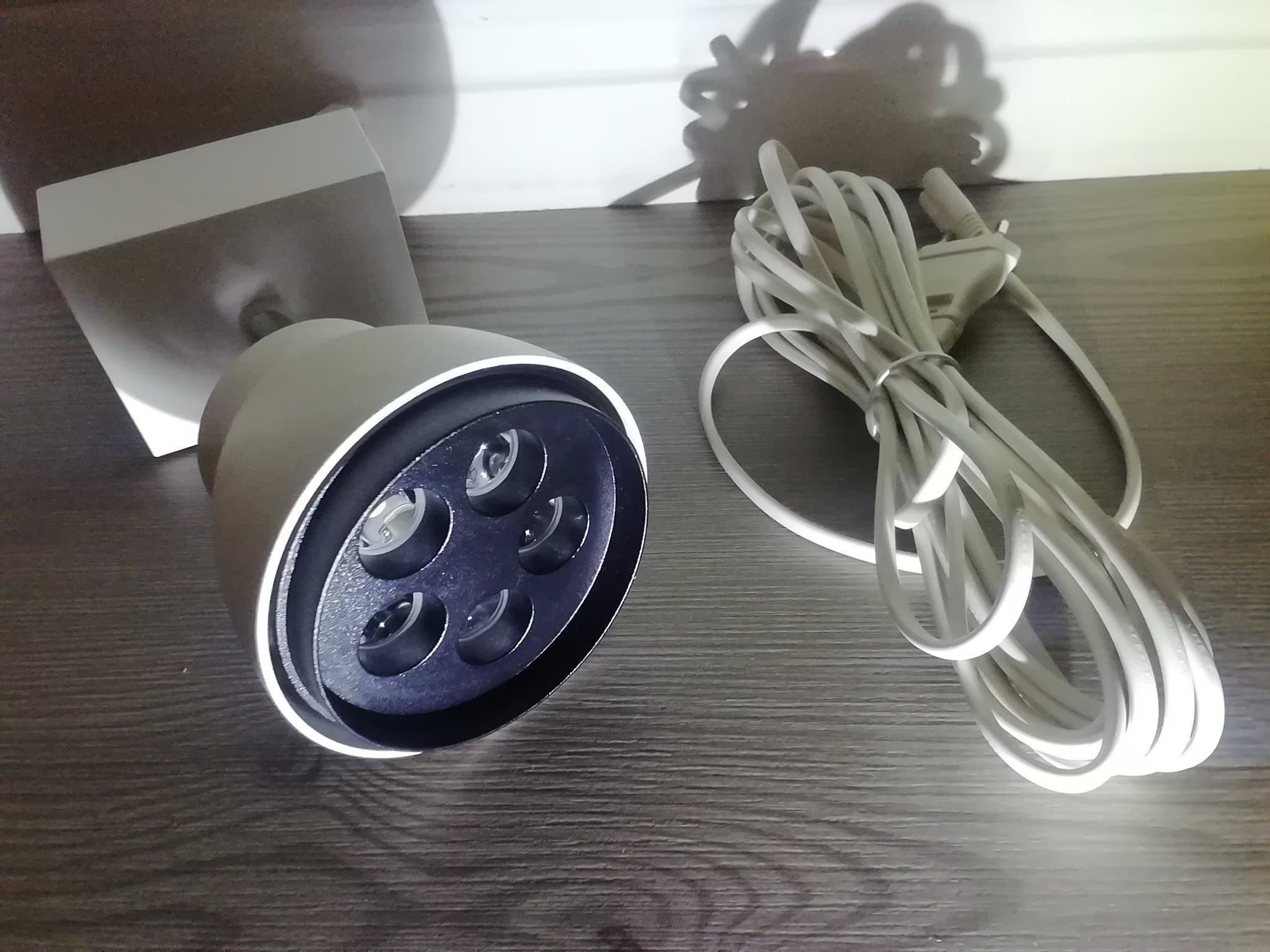 Fagerhult Led lampa spotlight med klämma och ca 4,5m sladd 230v 10w 800lm 3500k