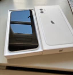 Vit Apple iPhone 11 64 GB mycket gott skick