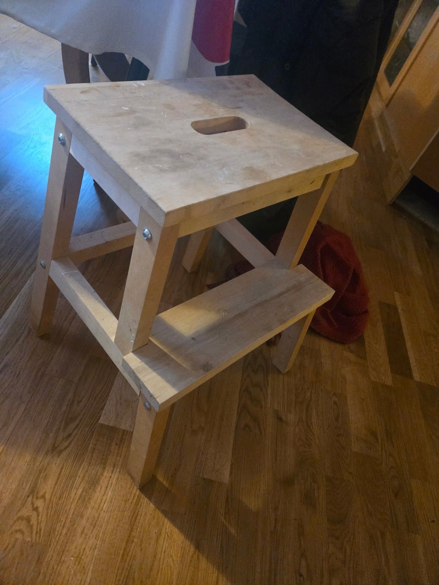 Träpall med trappsteg. Ikea