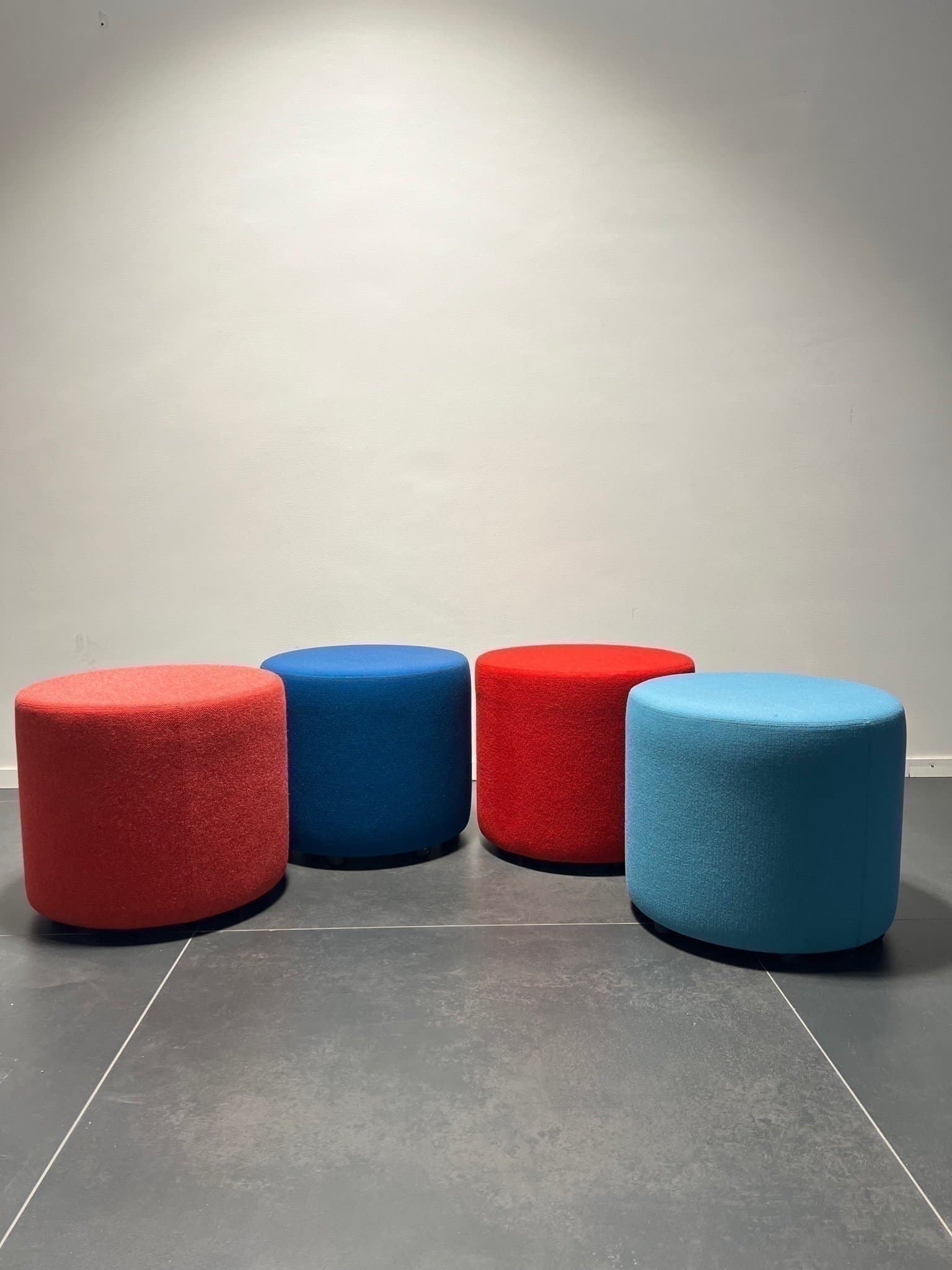 Pallar / sittpuffar – Johanson Design – Svensk design – Färgstarka – Modern