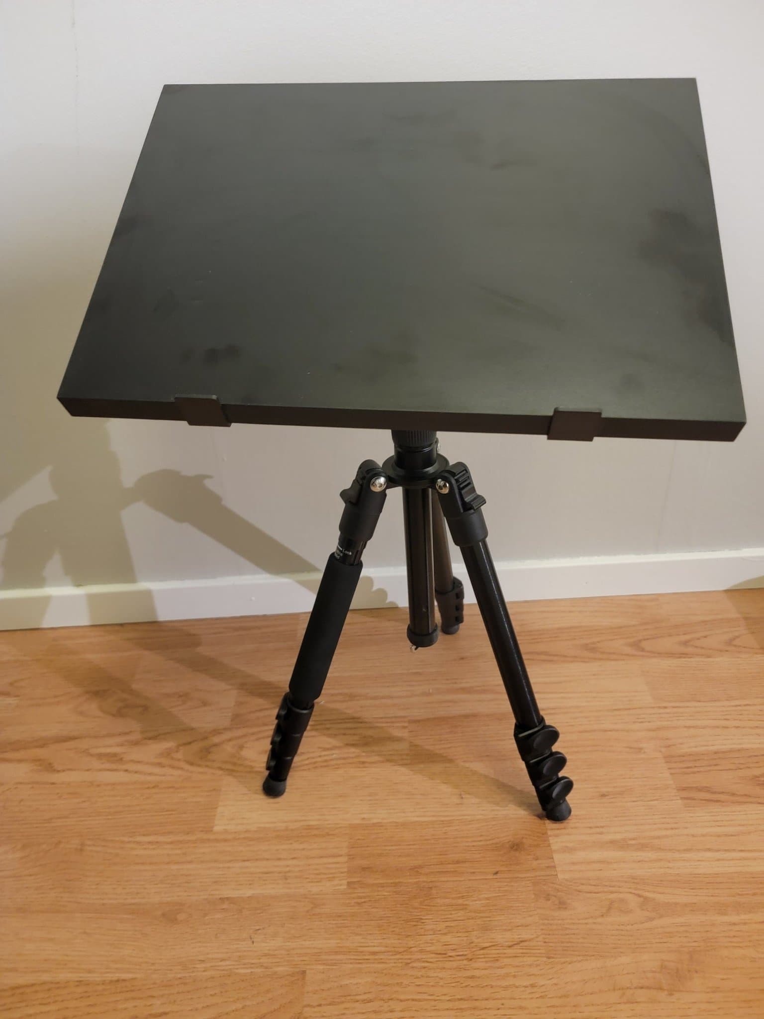 Höj- och sänkbart bord, bärbart med väska för stativ, från Intension Design