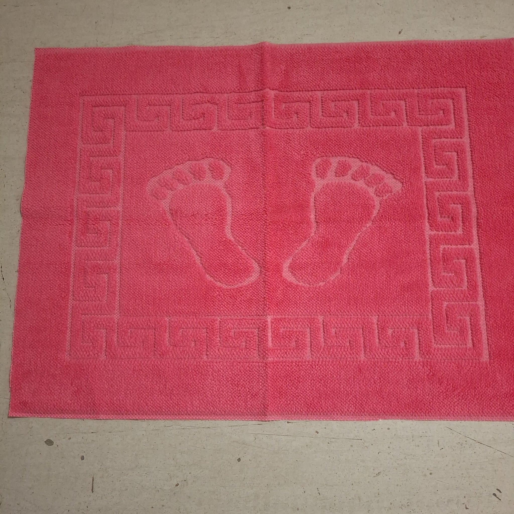 Rosa Badrumsmatta med Fötter