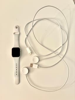 Apple Watch SE 40mm boet inkl 2st laddare