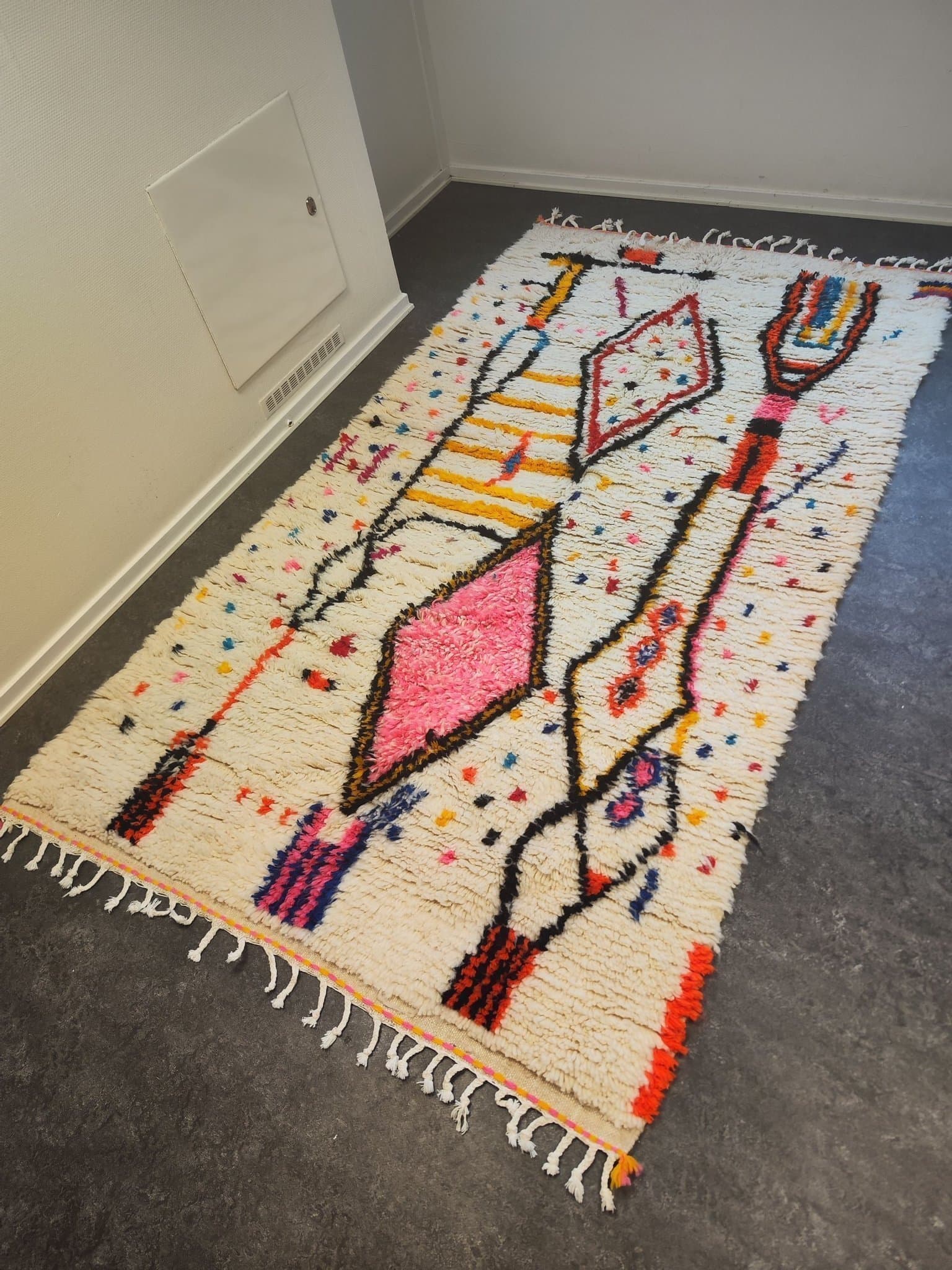 Helt oanvänd äkta Marockansk vacker ull matta 140×258 cm