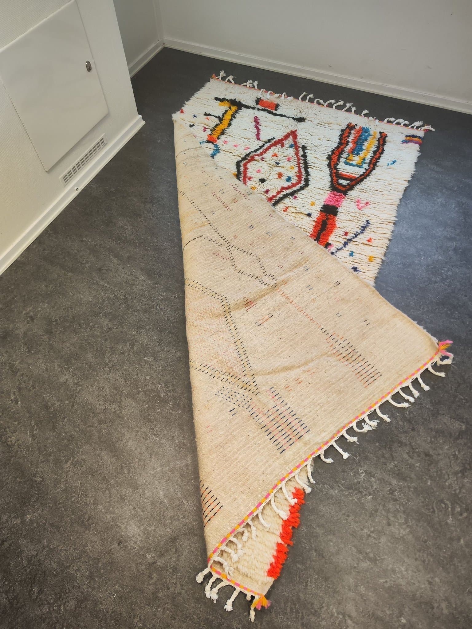 Helt oanvänd äkta Marockansk vacker ull matta 140×258 cm