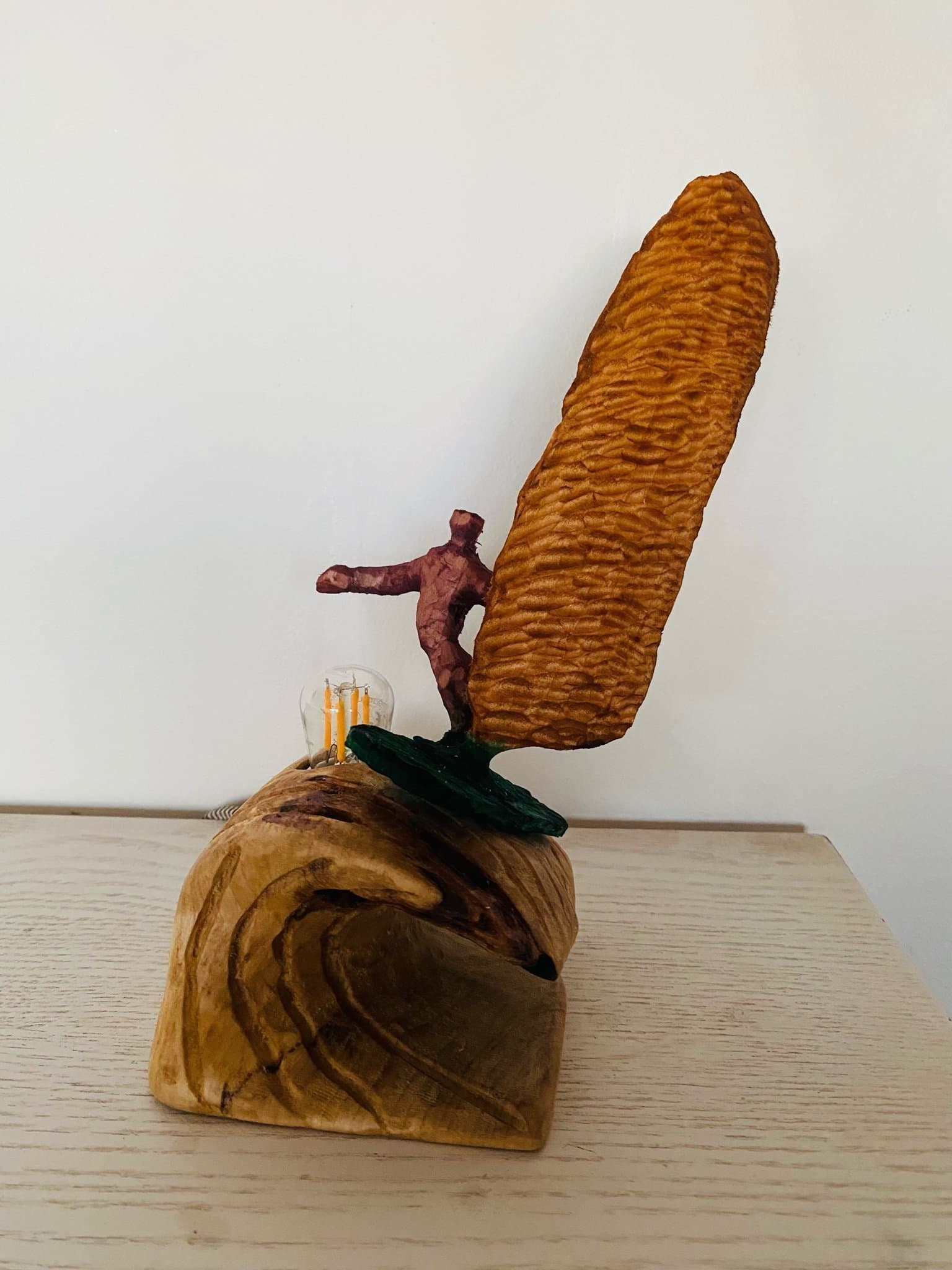 Unik lampa - Surfare på våg