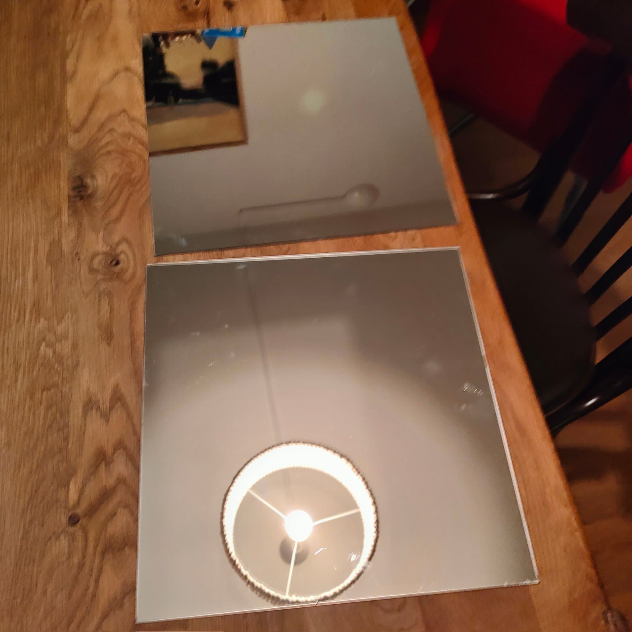 Speglar från IKEA i bra skick - perfekt för hemmet!