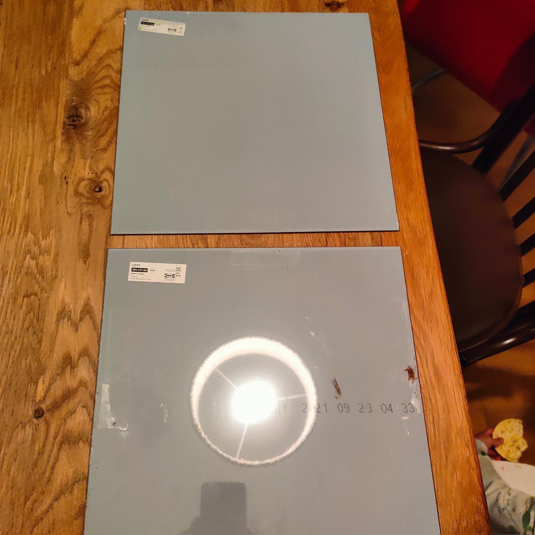 Speglar från IKEA i bra skick - perfekt för hemmet!