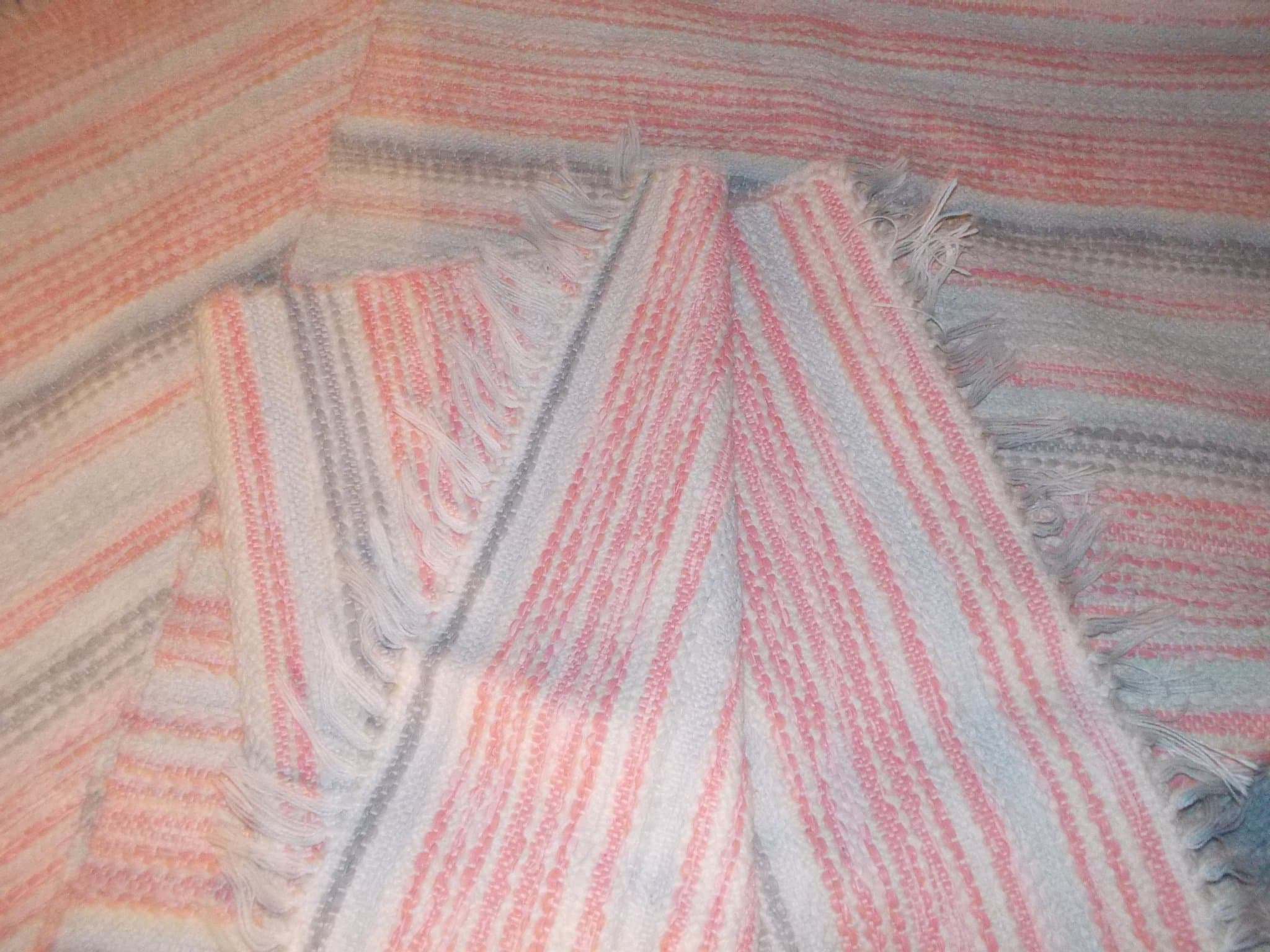 Set 2 st trasmattor 1 st 3 m + 1 st 1,60 I pastellfärgerna rosa grå vit.