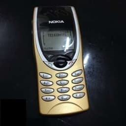 Nokia 8210 Gold mobiltelefon + laddare