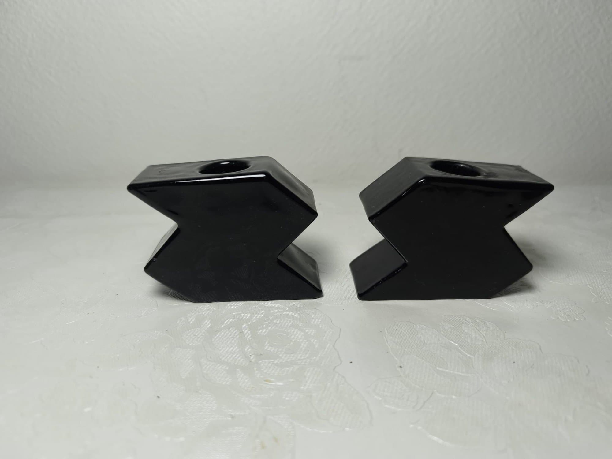 Par eleganta Holmegaard-ljusstakar – Svart glas i modern design