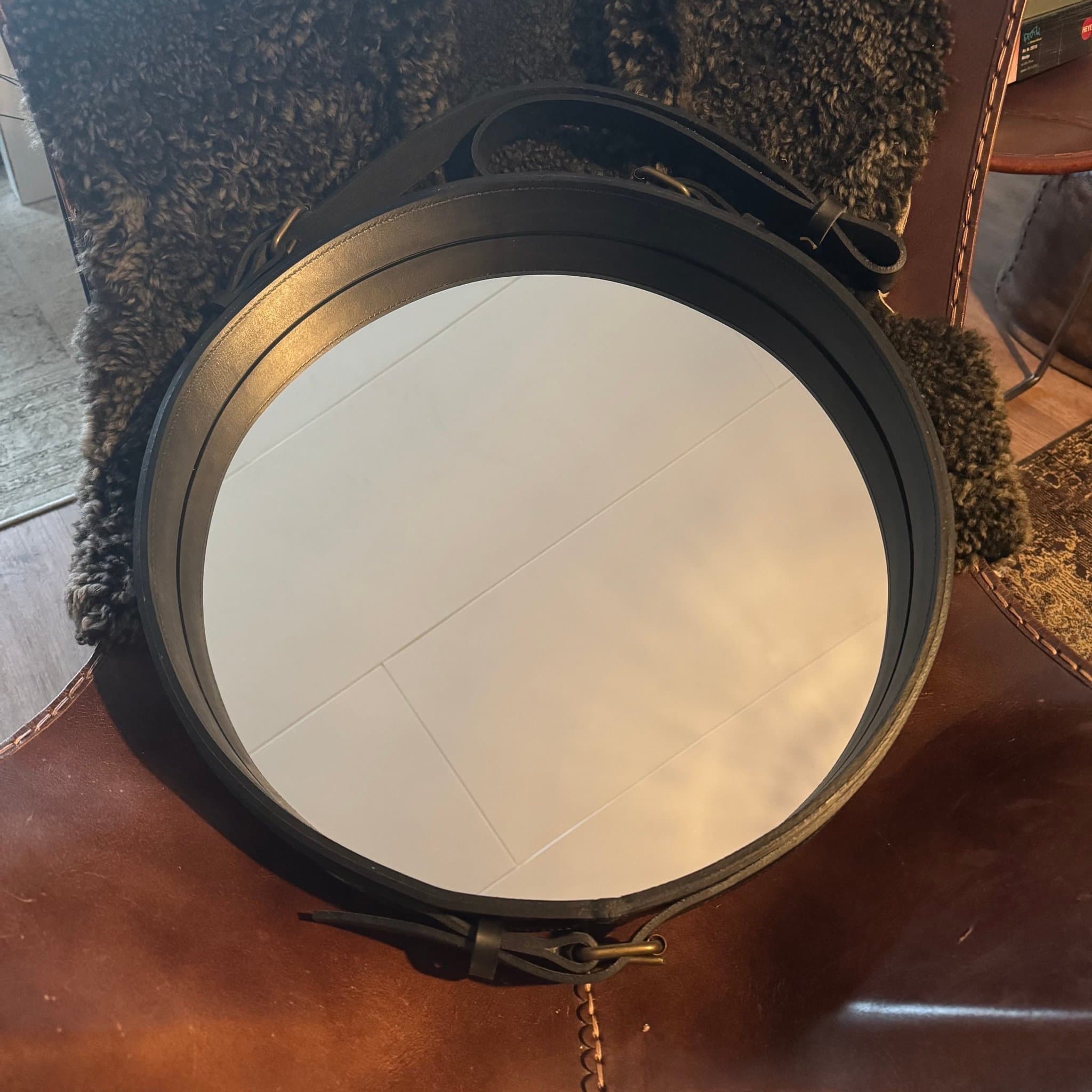 GUBI - Adnet väggspegel cirkulär 45 cm, svart