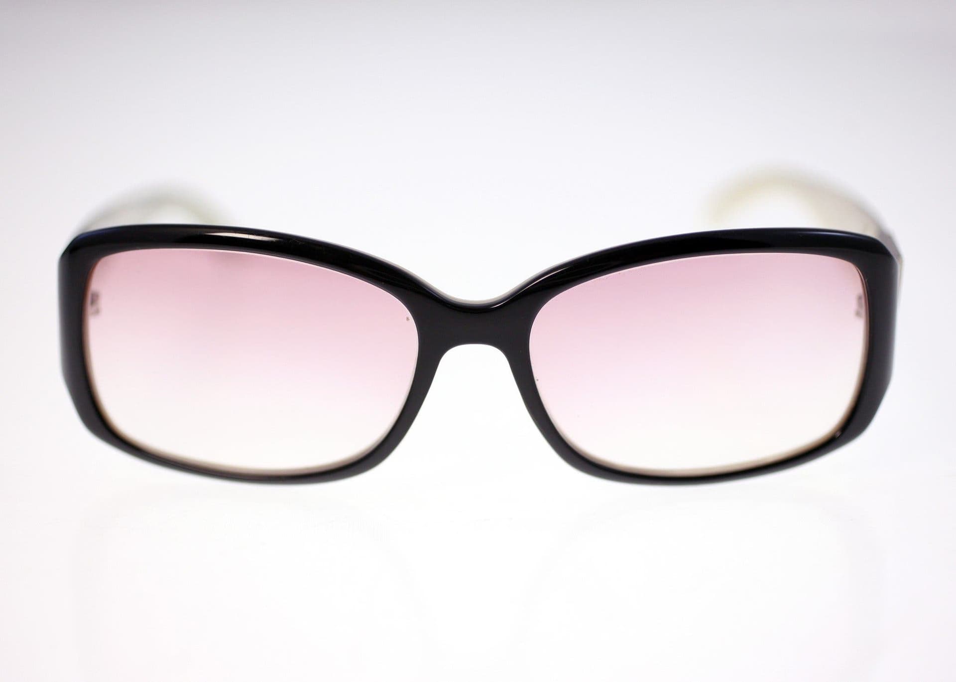 Wimbledon Brand ladies sunglasses with strength + case-circa 2010s (Weight: 44g)