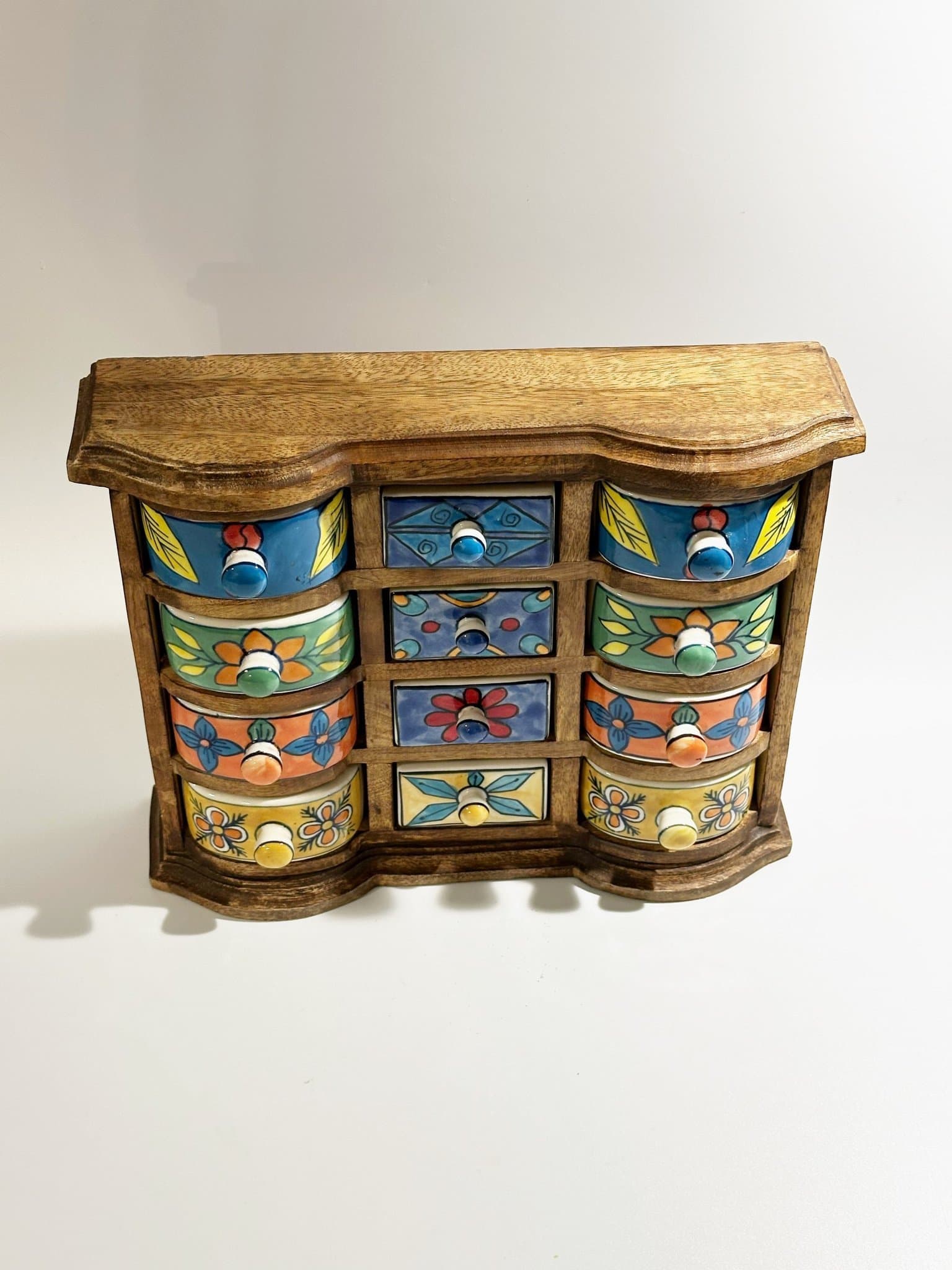 Vacker Byrå med Porslin Lådor, Kryddlådor - Indien 1900tal