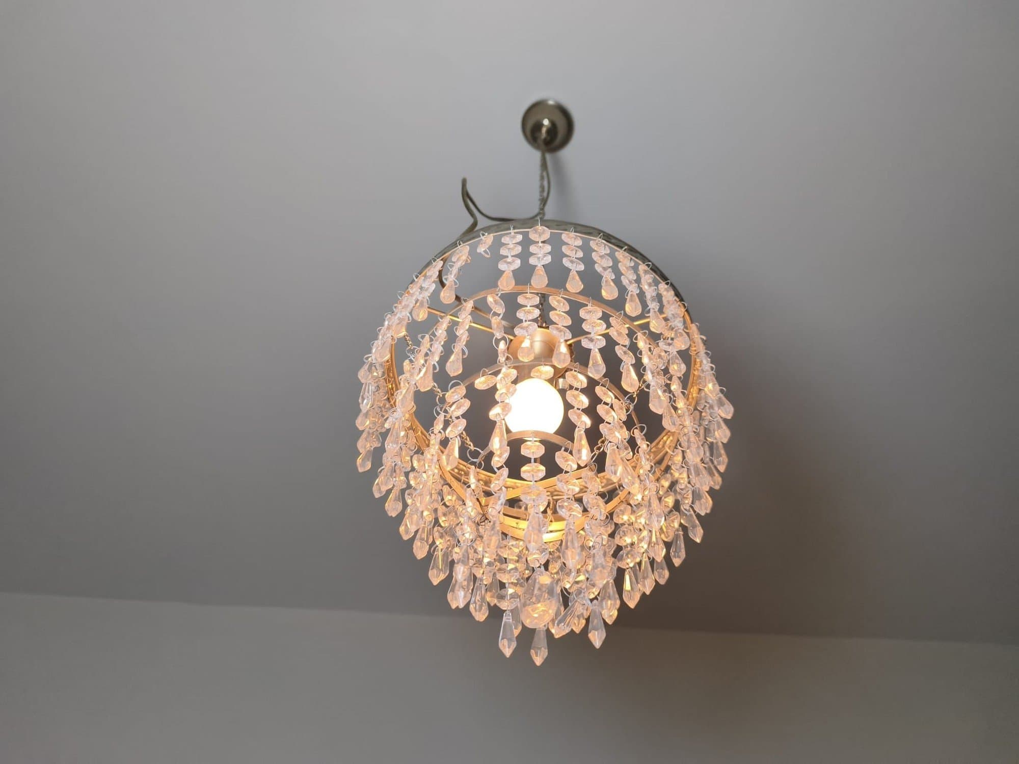 Vacker kristallkrona – elegant taklampa med fin lyster