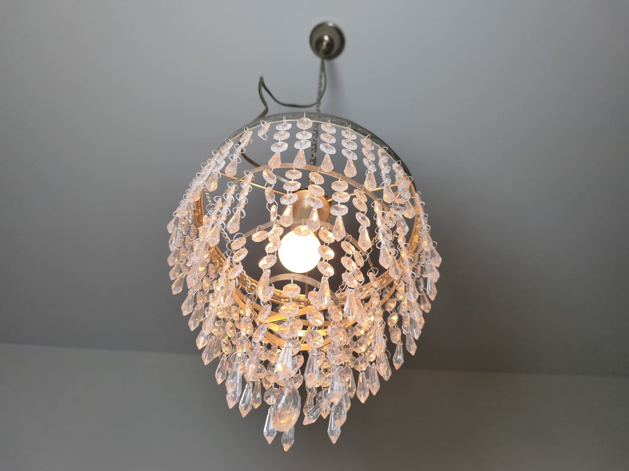 Vacker kristallkrona – elegant taklampa med fin lyster