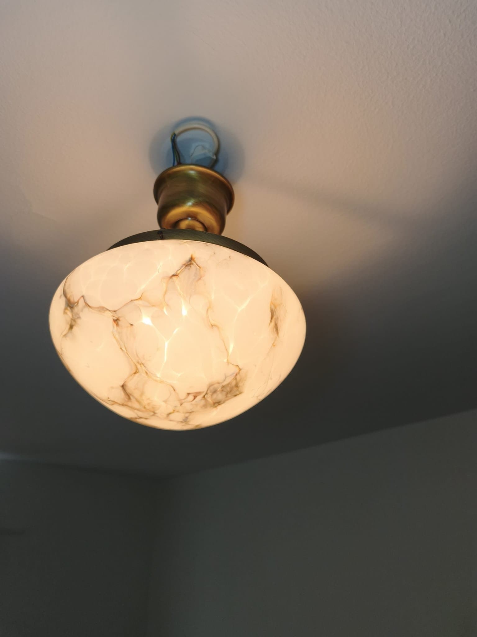 Ateljé Lyktan taklampa – Modell 6010 (marmorerat glas)