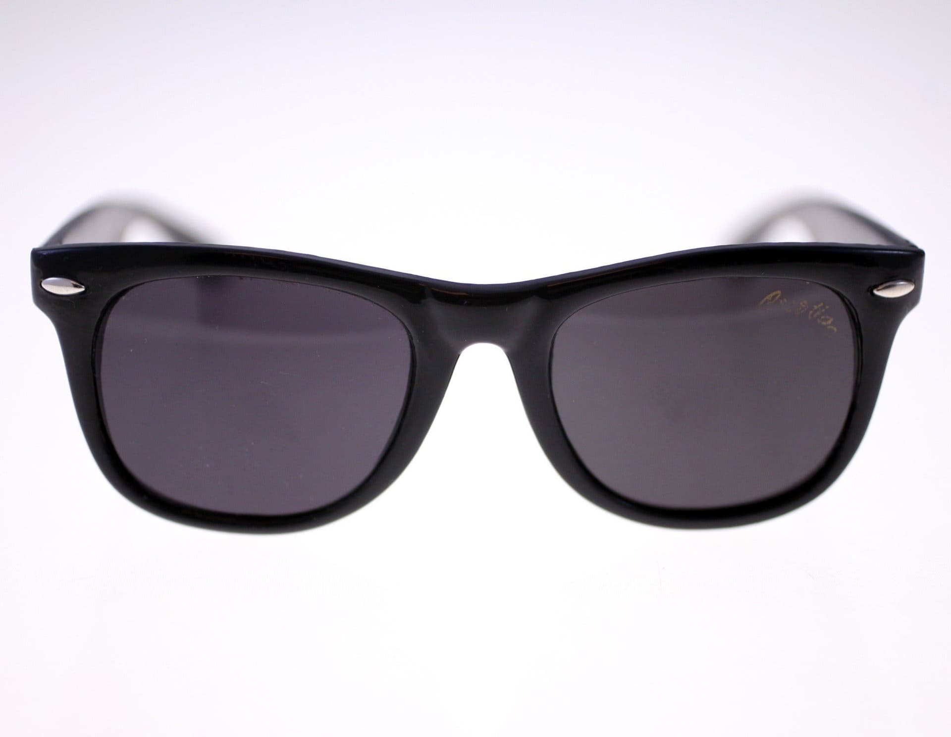 Vintage sunglasses for men-circa 1990s with dark grey lenses (Weight: 30g)