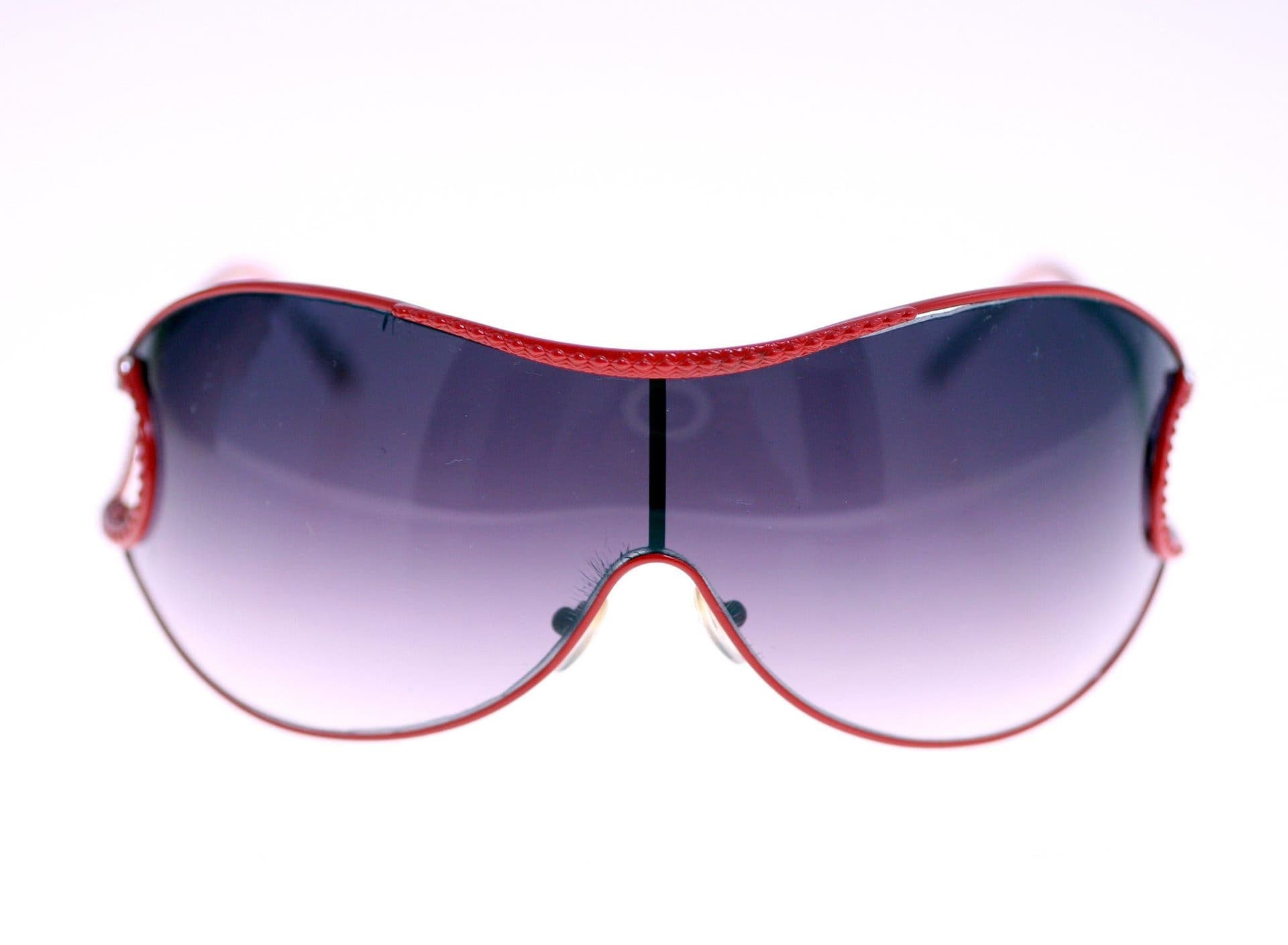 Ladies wraparound sunglasses with a shield lens circa 2010s (Weight: 34g)