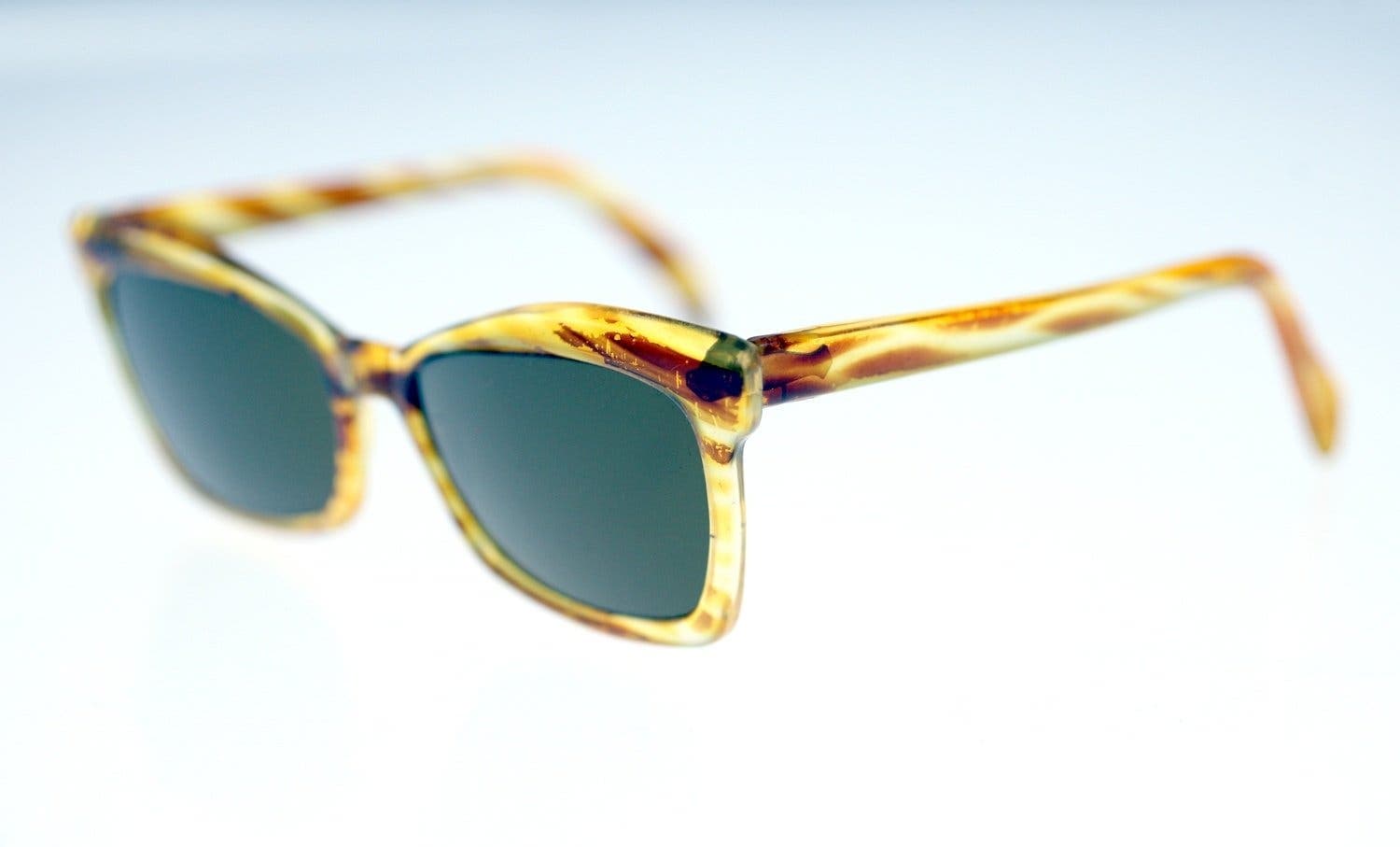 Vintage beatnik style sunglasses for men-circa 1960s (Weight: 30g) FREE postage