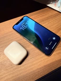 iPhone 11 Pro 64gb med Airpods gen 2 och 3 st skal