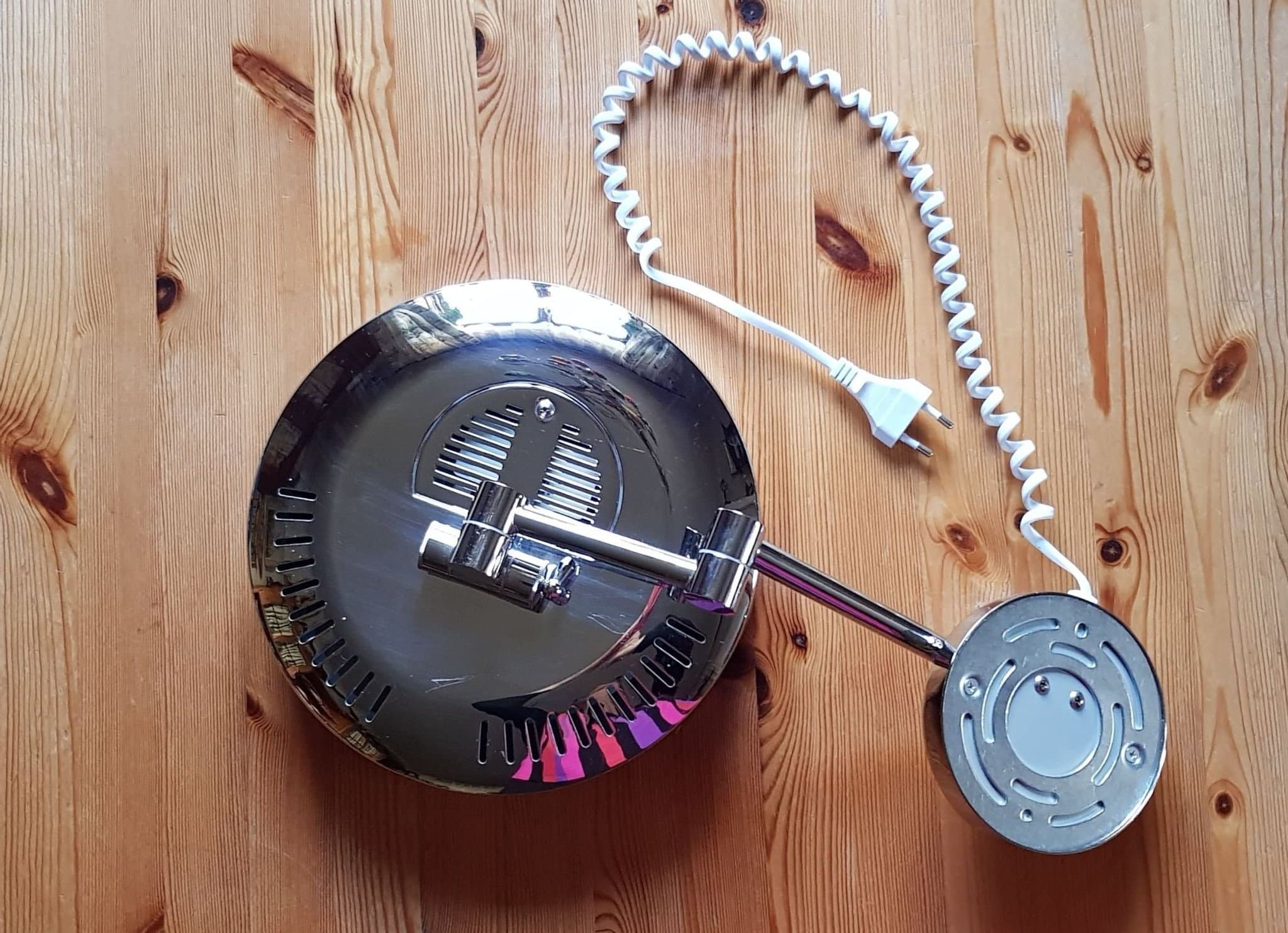 Stor väggmonterad sminkspegel med belysning