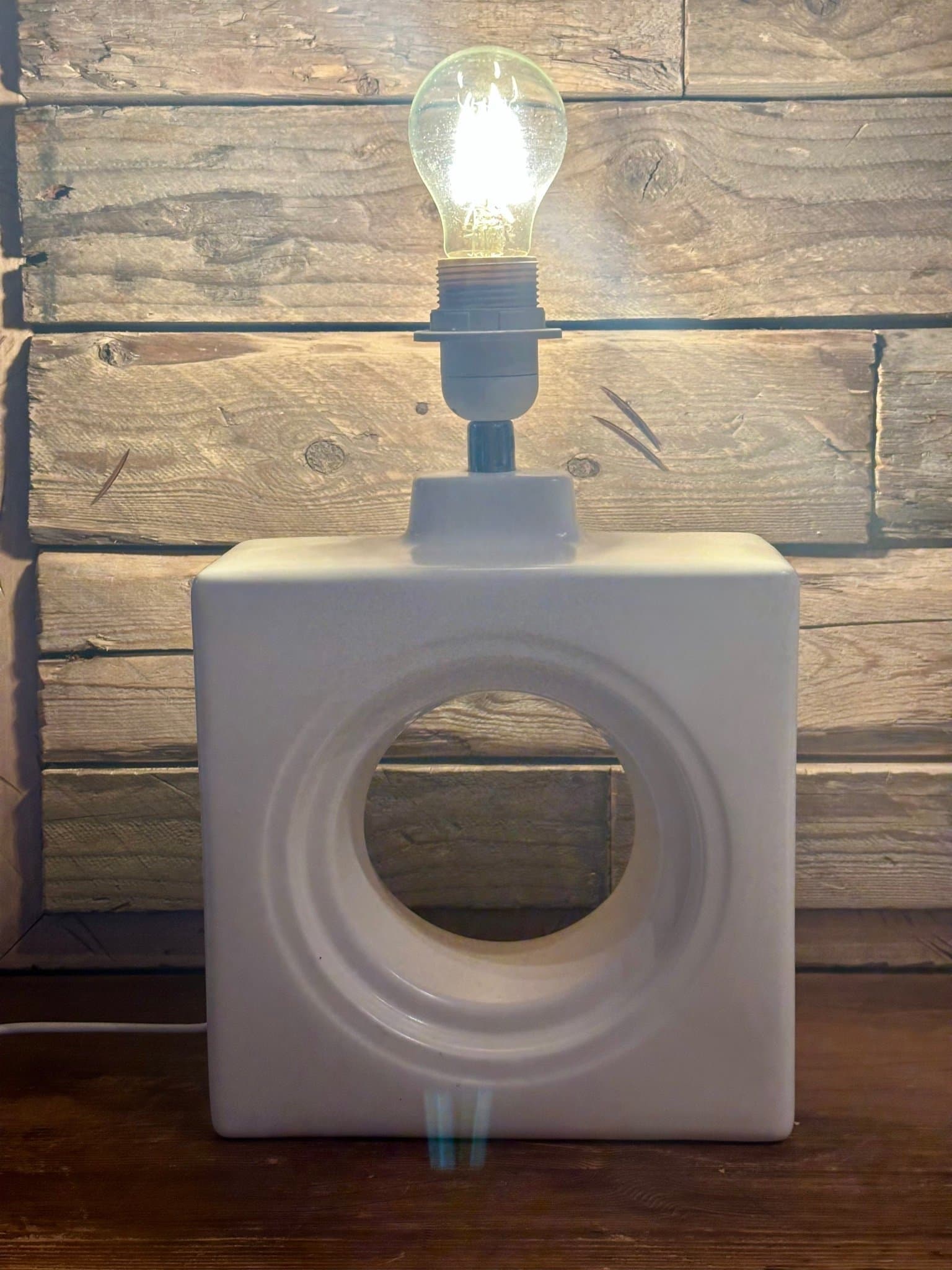 VINTAGE IKEA Lovart vit keramiklampa med runt hål B0002 bordslampa