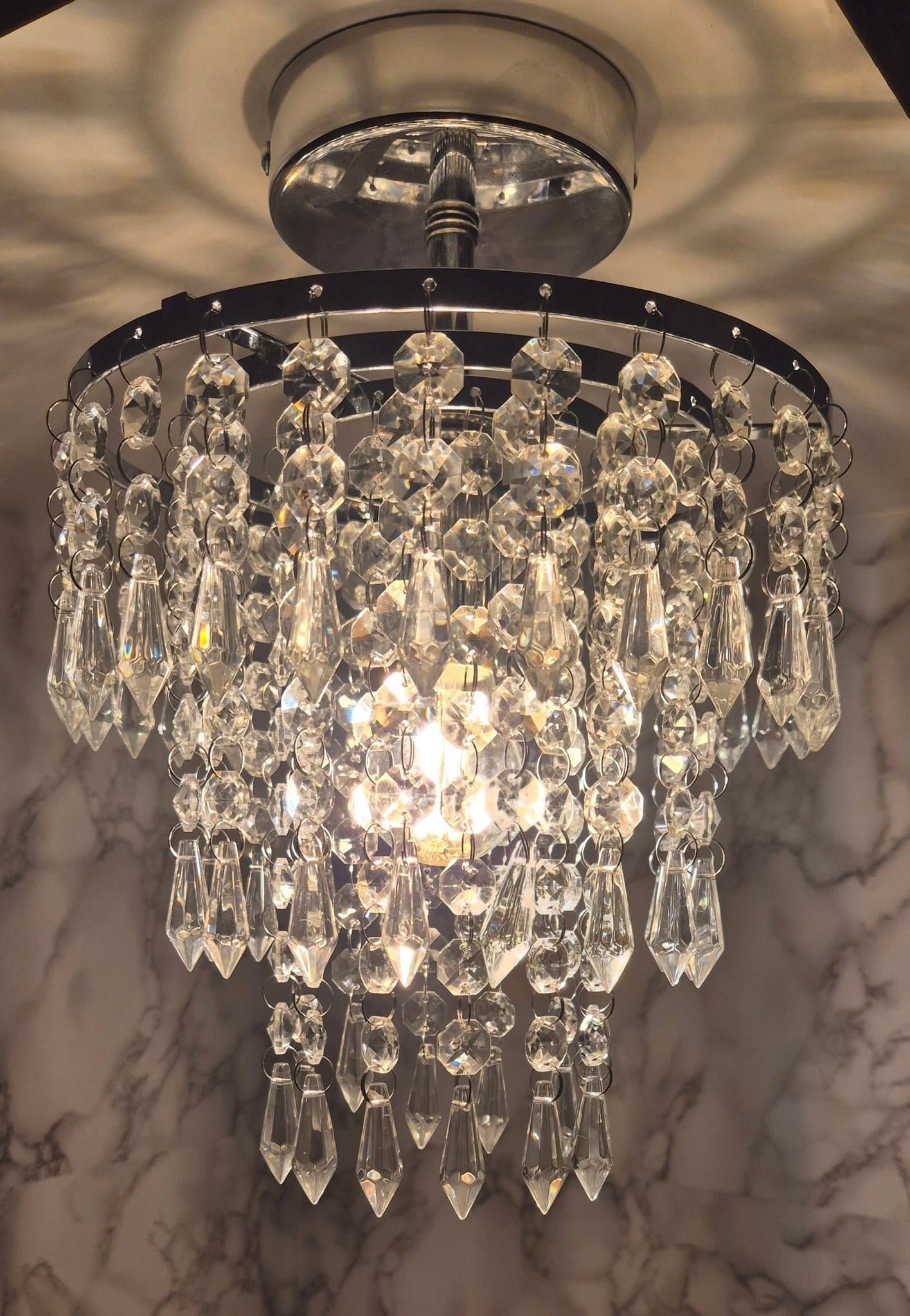 Modern kristallkrona – Lyxig taklampa för ett glamoröst hem