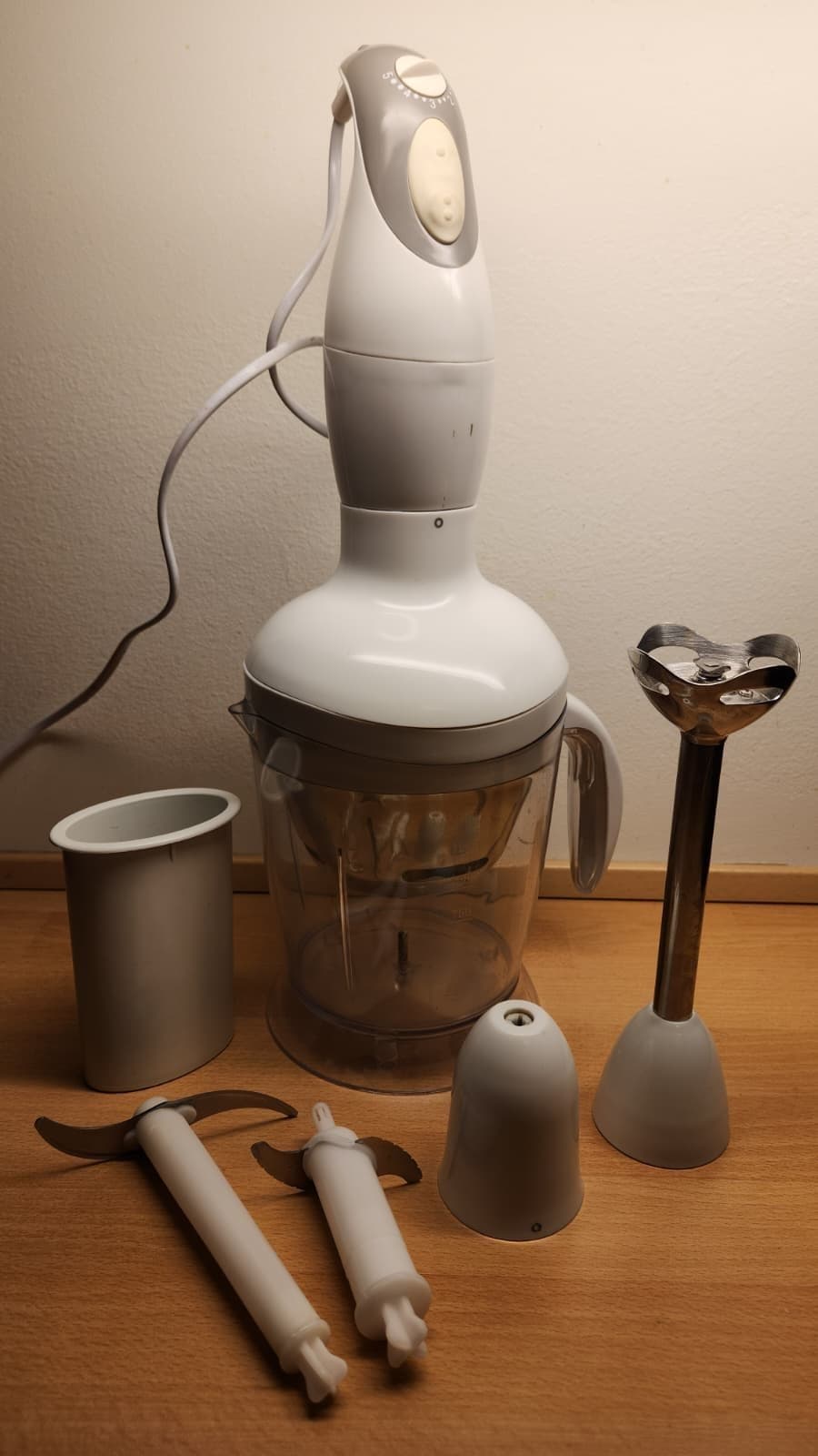 Fasett Handmixer GTM-32BD med 1,25L mixerbägare och tillbehör