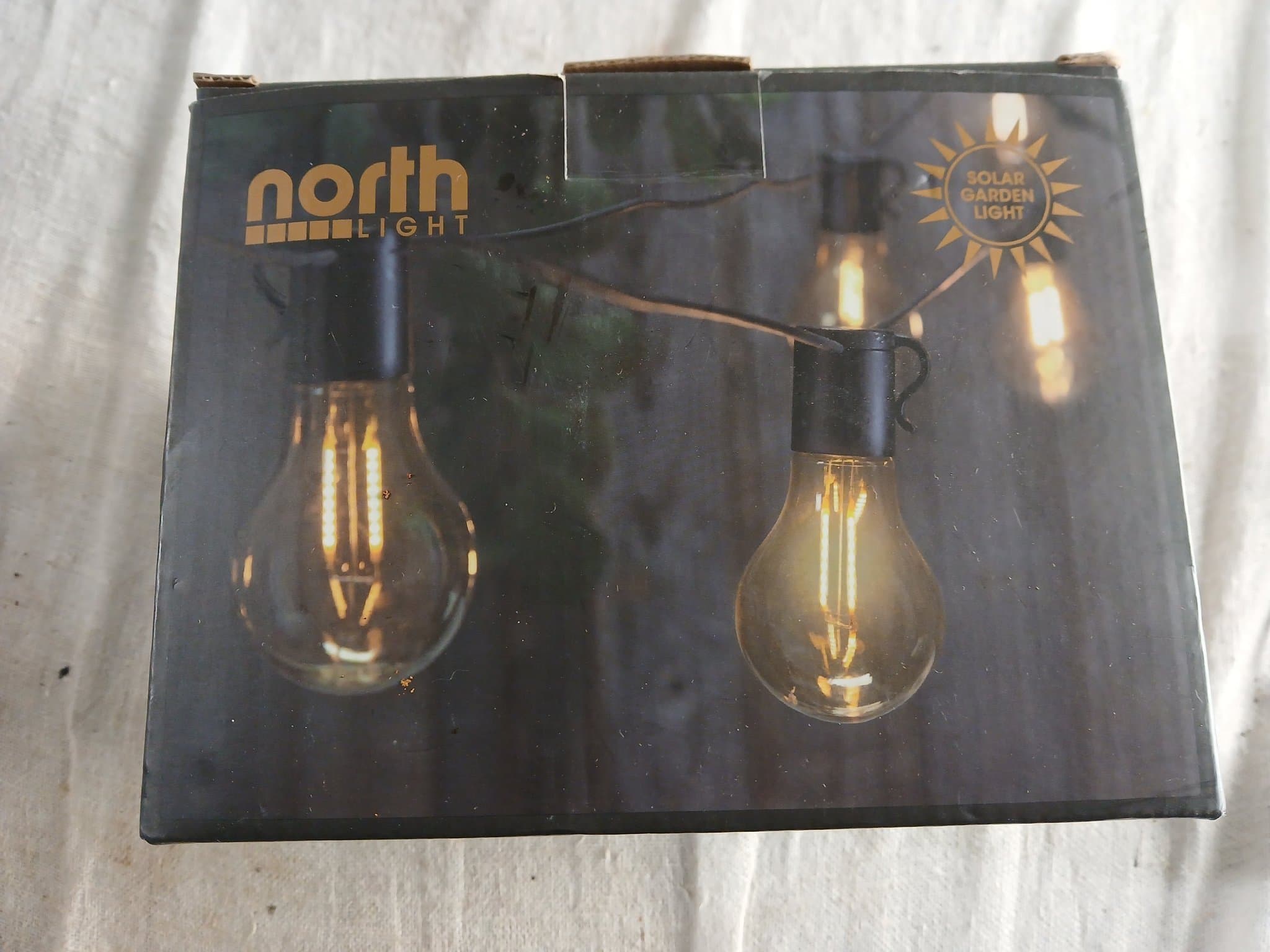 North Light solcelledrevet lysslynge med pærer – hagebelysning