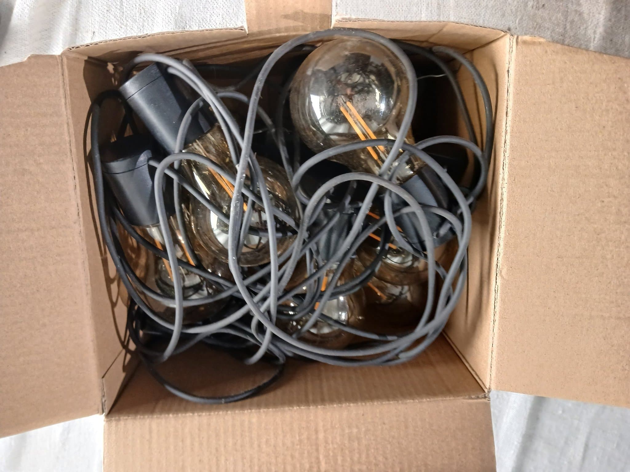 North Light solcelledrevet lysslynge med pærer – hagebelysning