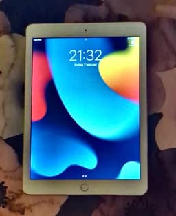 iPad Air 2 32GB 9,7” Cellular A1567 + ZAGG skal & laddare – fint skick