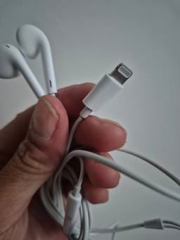 Apple EarPods med Lightning-kontakt