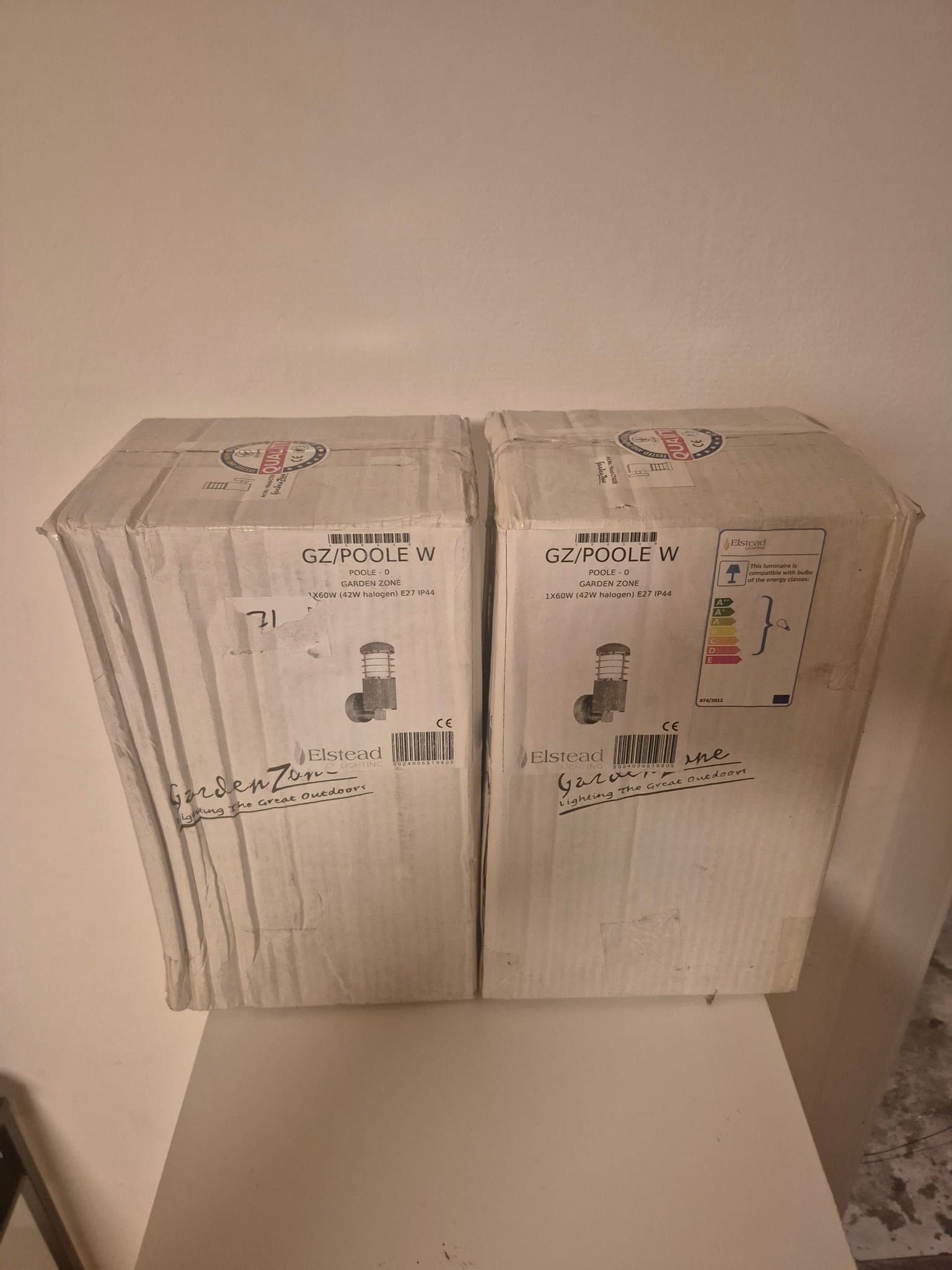 TVÅ ELSTEAD LIGHTING TEAK LYX UTEBELYSNING