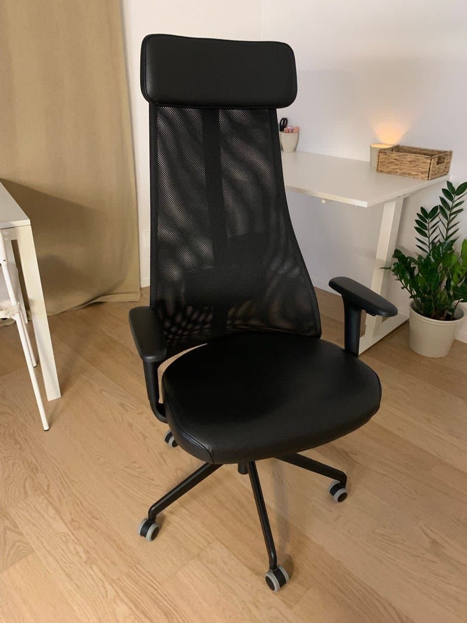 JÄRVFJÄLLET Kontorsstol med armstöd