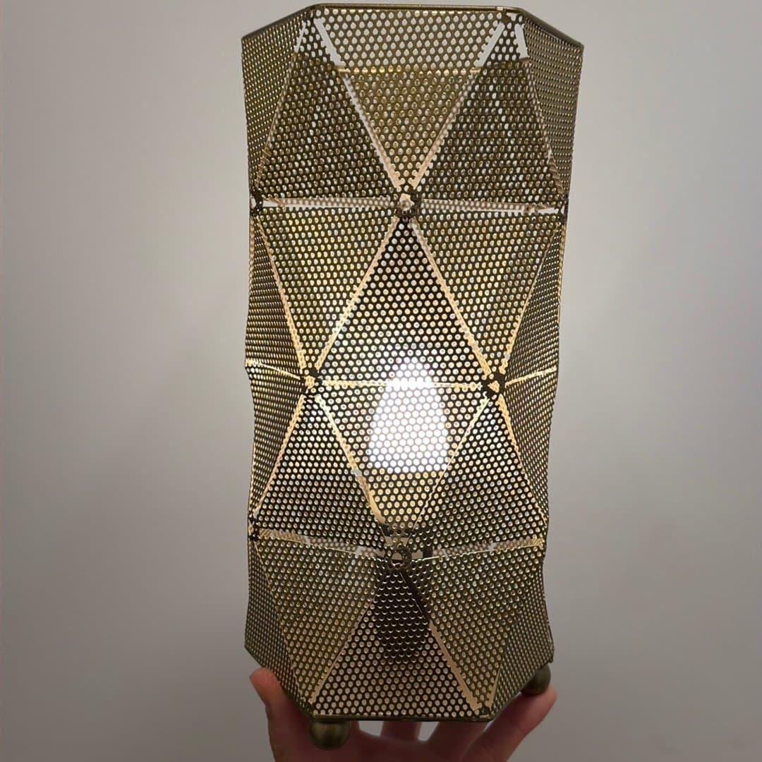 Bordslampa i mässing från Markslöjd