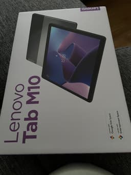 Lenovo Tab M10 med sprucken skärm dock användbar