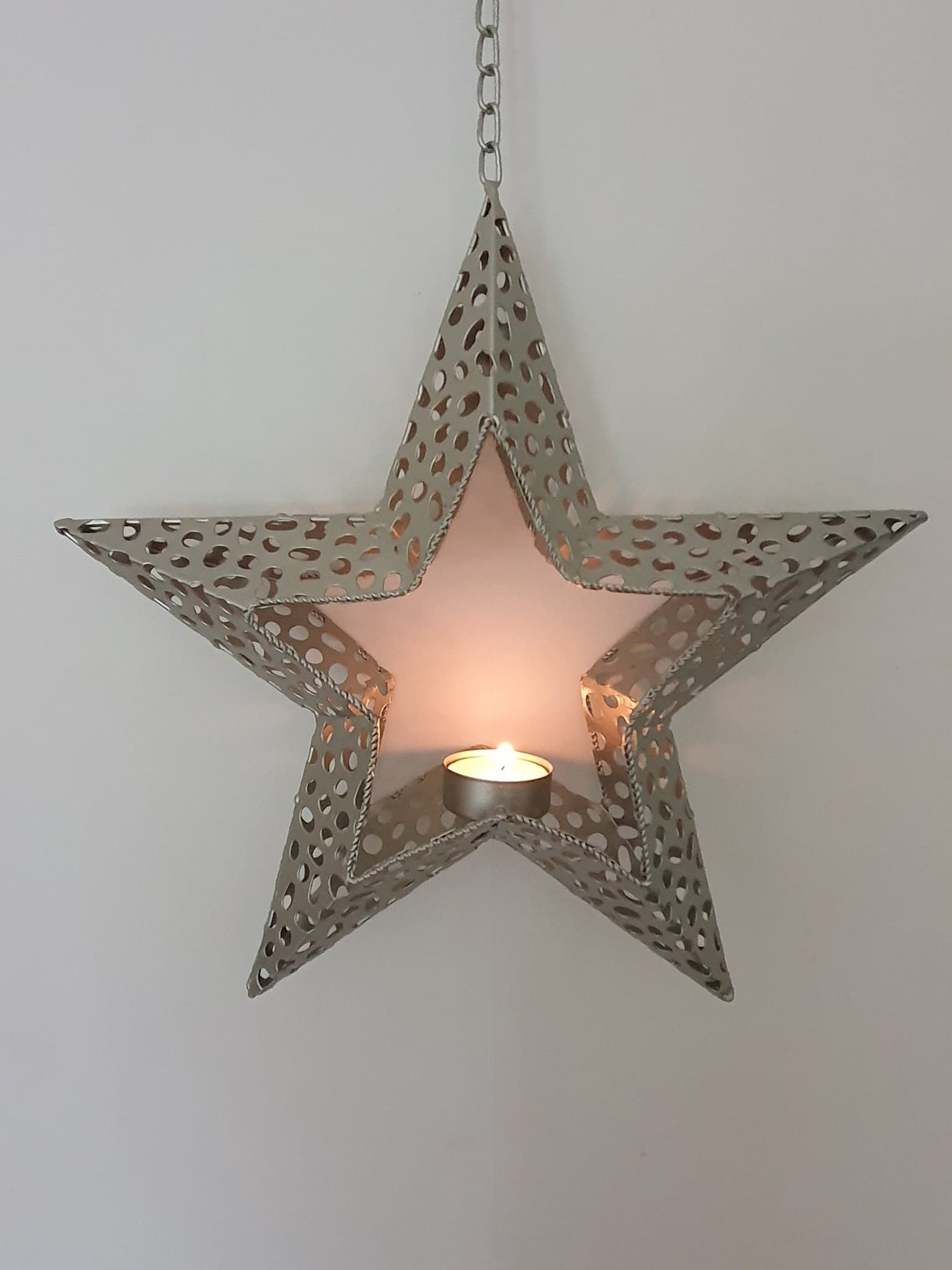 Silverfärgad ljuslykta I metal