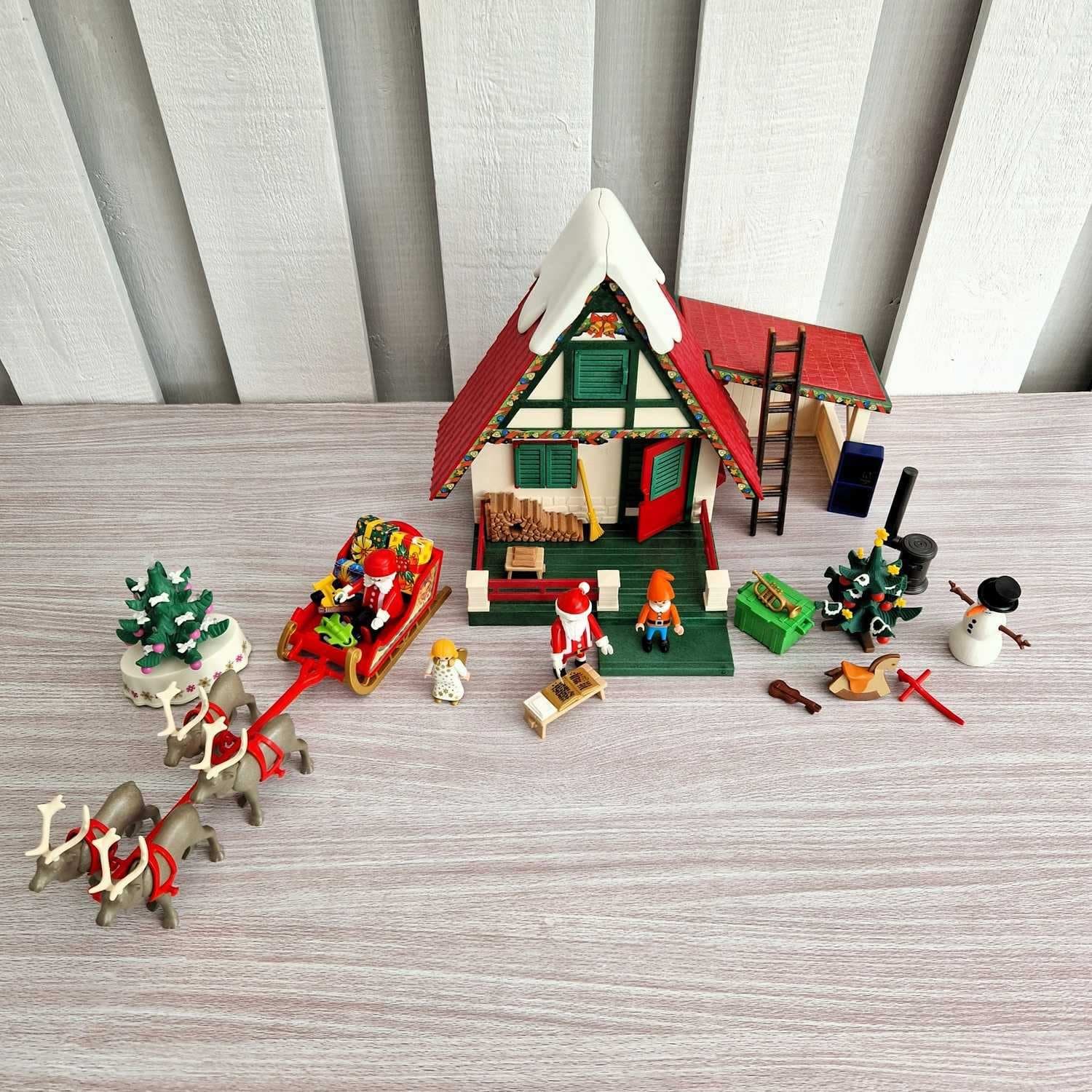 Playmobil Christmas House Santa Sleigh Reindeer Light Up Tree 2014 Lot