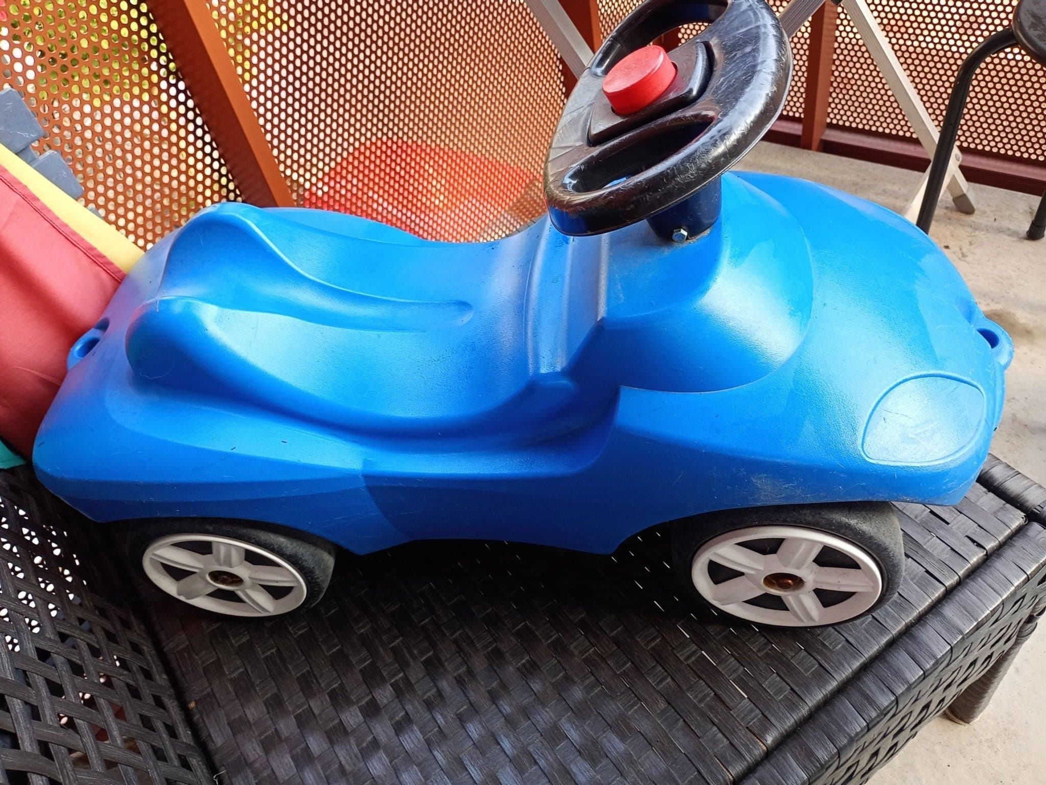 Blå Bobby barnvagn – Perfekt lekvän för ditt barn!